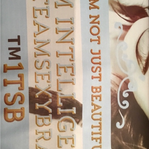 🆕 Customized SEXYBRAINBOUTIQUE Tee Motif: Im Not Just Beautiful; I’m Intelligent - Picture 13 of 14